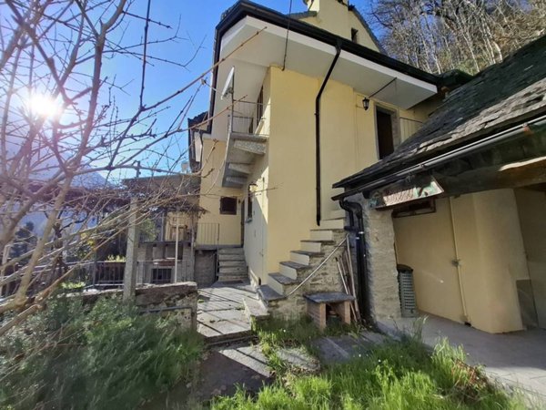 casa indipendente in vendita a Varzo in zona Cattagna