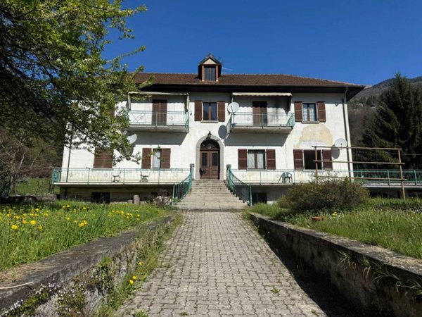 casa indipendente in vendita a Varzo in zona Bertonio