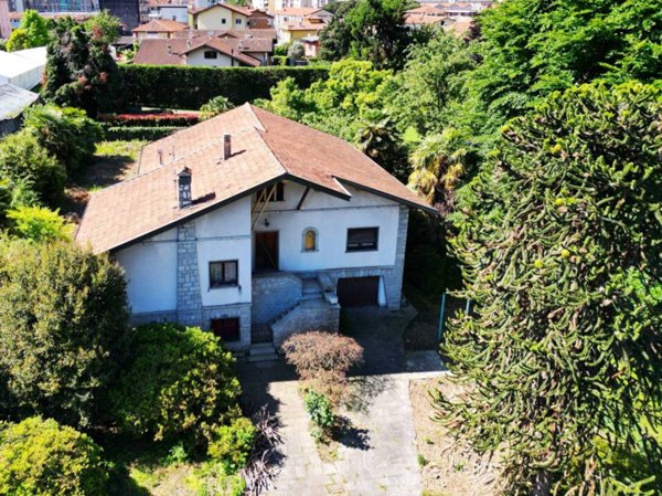 casa indipendente in vendita a Verbania in zona Pallanza
