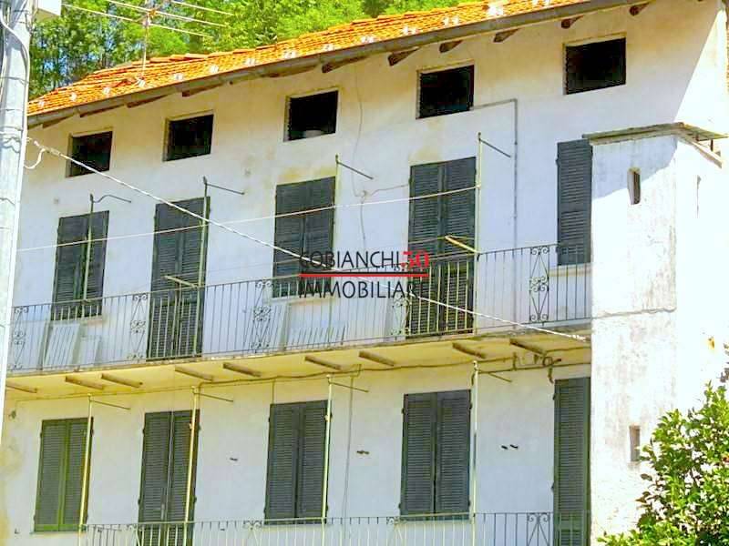 casa indipendente in vendita a Verbania in zona Possaccio