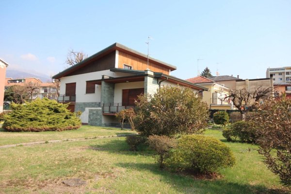 casa indipendente in vendita a Verbania in zona Pallanza