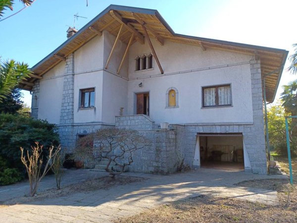 casa indipendente in vendita a Verbania in zona Monterosso