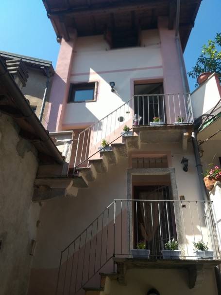 casa indipendente in vendita a Verbania in zona Possaccio