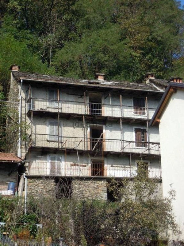 casa indipendente in vendita a Verbania in zona Intra