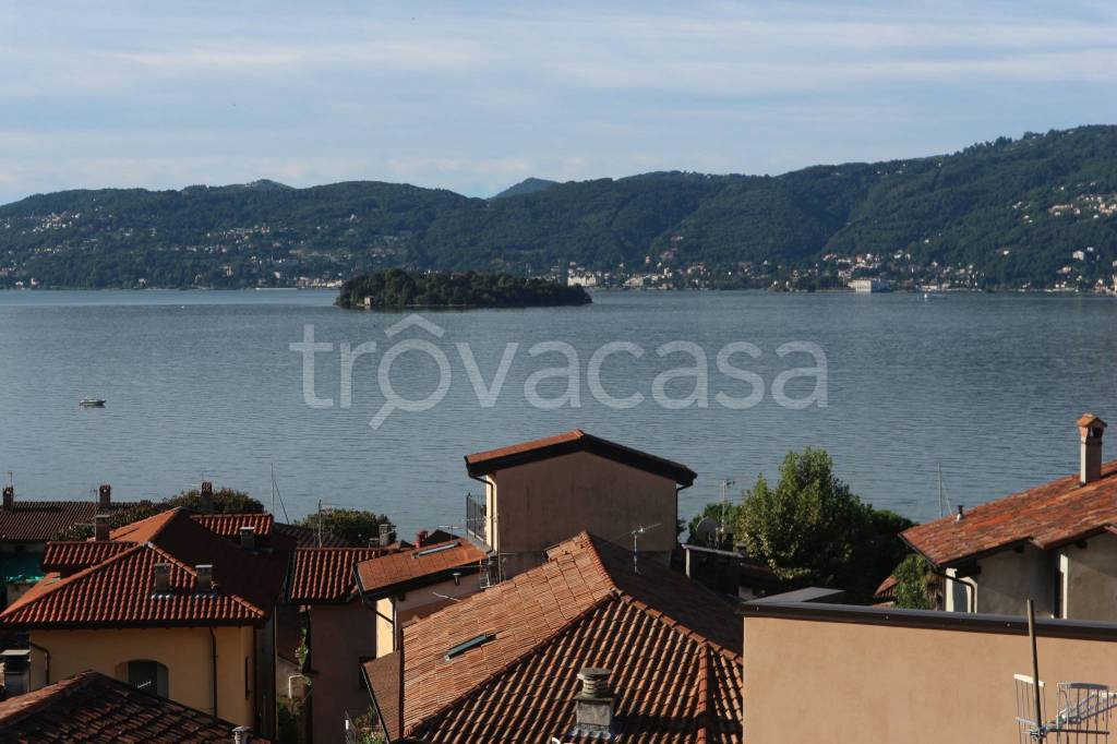 appartamento in vendita a Verbania in zona Suna