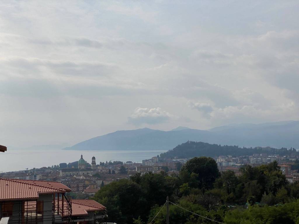 casa indipendente in vendita a Verbania in zona Intra