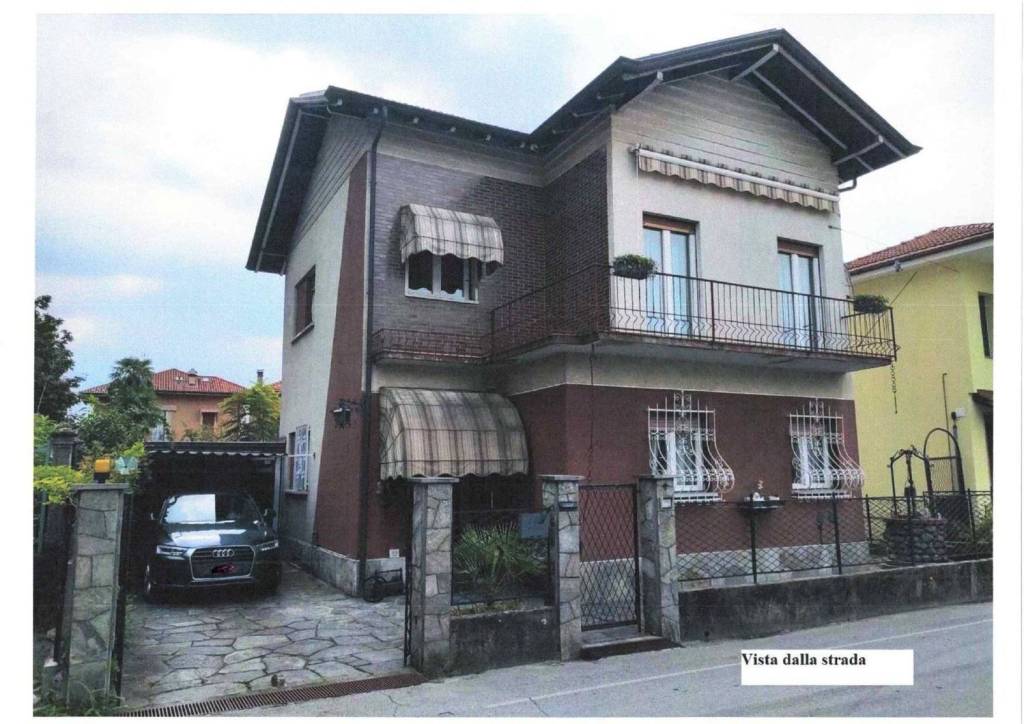 casa indipendente in vendita a Verbania in zona Suna