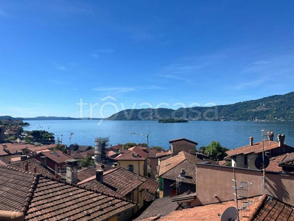 appartamento in vendita a Verbania in zona Suna