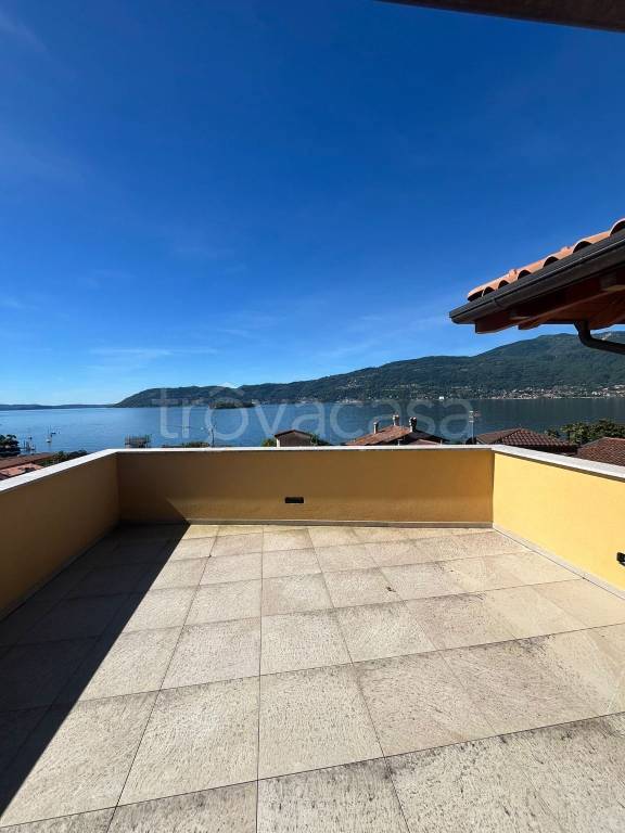 appartamento in vendita a Verbania in zona Suna