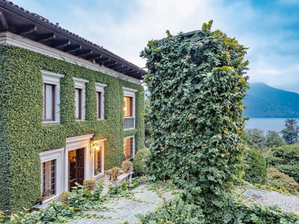 villa in vendita a Verbania in zona Pallanza