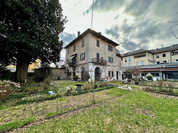 casa indipendente in vendita a Verbania in zona Intra
