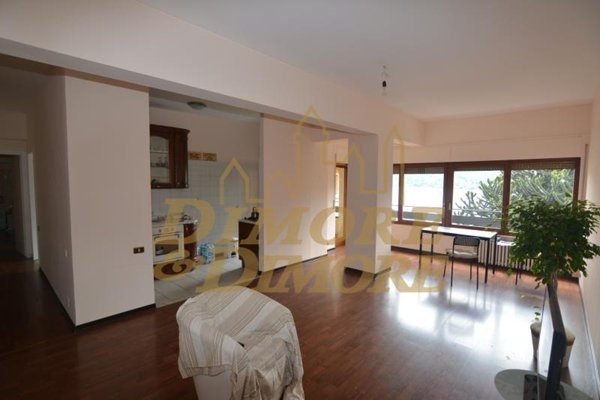 appartamento in vendita a Verbania in zona Suna