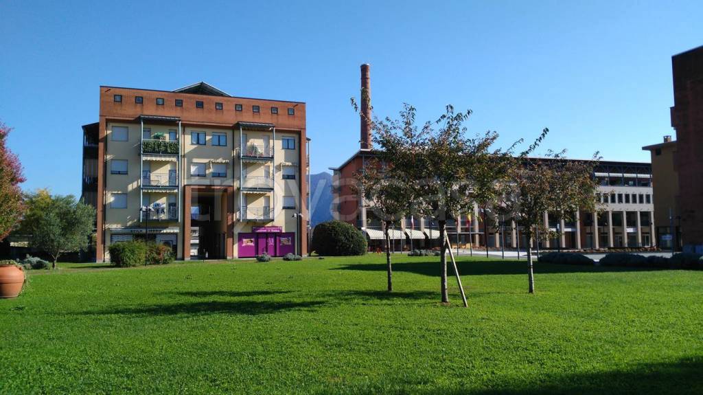 negozio in vendita a Verbania in zona Sant'Anna