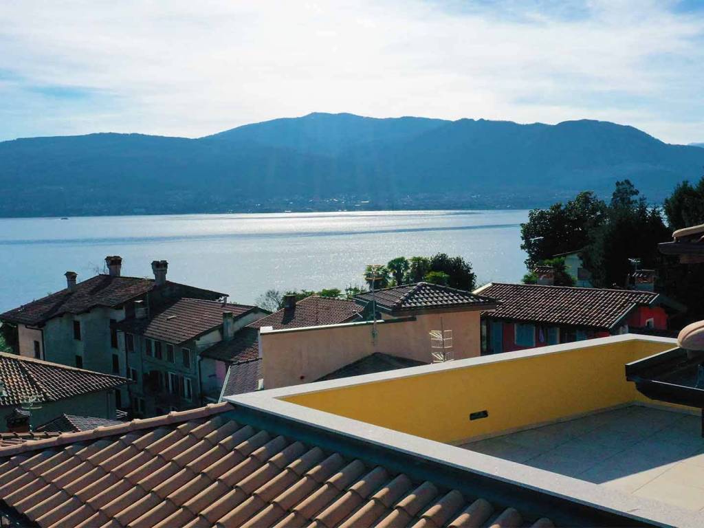 appartamento in vendita a Verbania in zona Suna