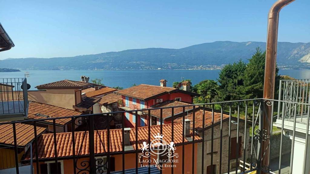 appartamento in vendita a Verbania in zona Suna
