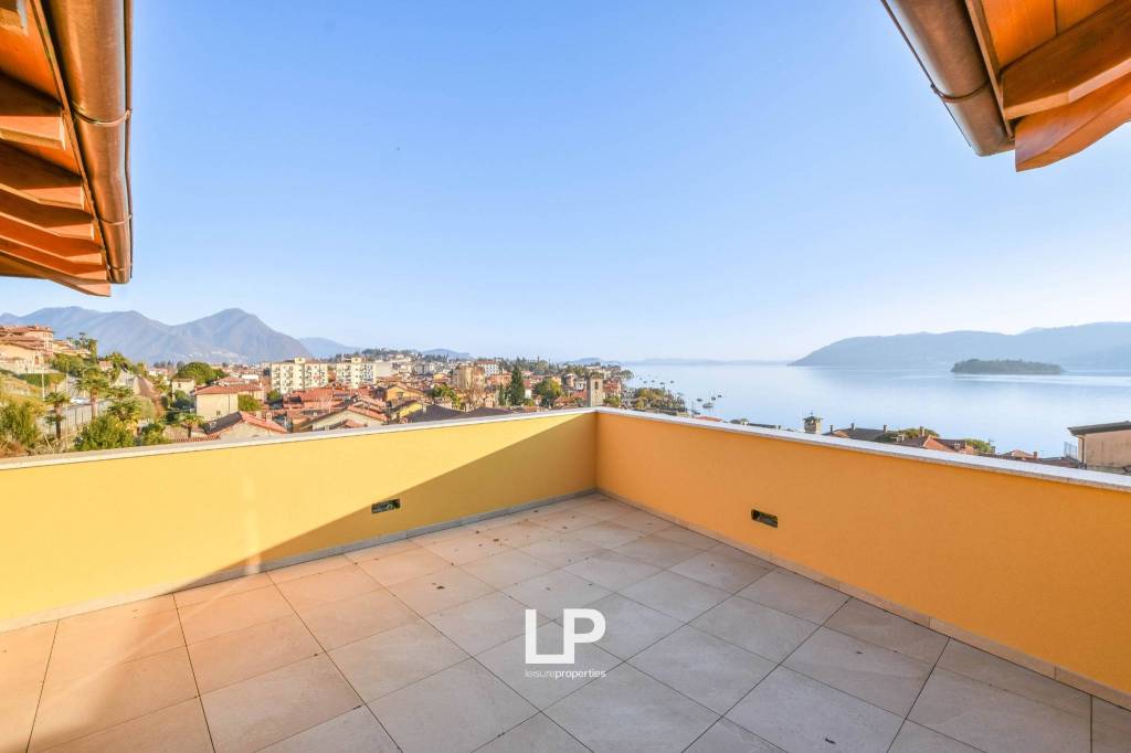appartamento in vendita a Verbania in zona Suna