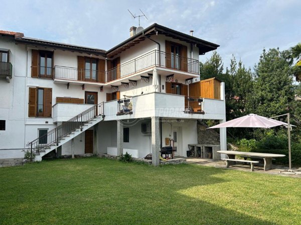 casa indipendente in vendita a Verbania in zona Intra