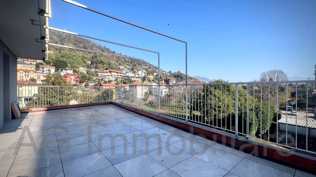 appartamento in vendita a Verbania in zona Suna