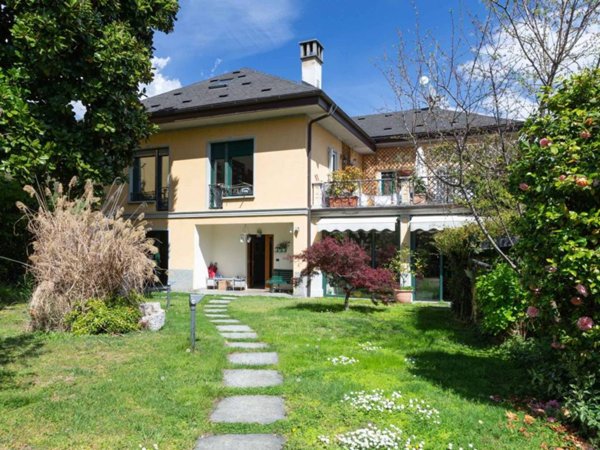 casa indipendente in vendita a Verbania in zona Intra