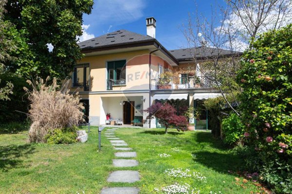 casa indipendente in vendita a Verbania in zona Intra