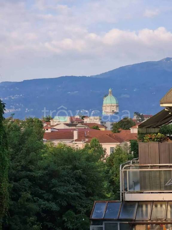 casa indipendente in vendita a Verbania in zona Intra