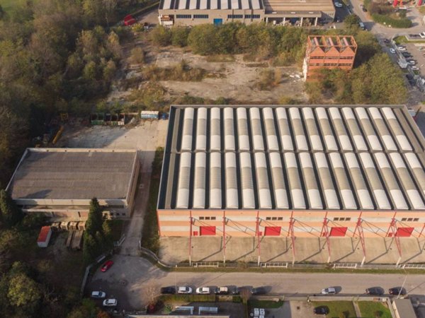 locale commerciale in vendita a Verbania in zona Fondotoce