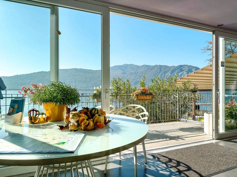 negozio in vendita a Verbania in zona Suna
