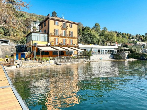 intera palazzina in vendita a Verbania in zona Suna