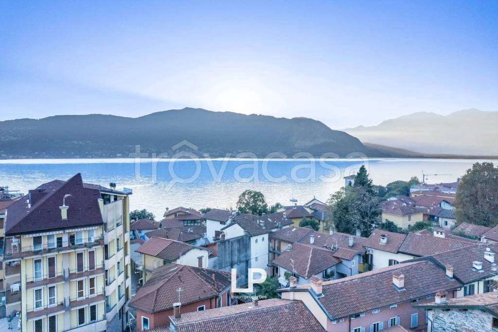 appartamento in vendita a Verbania in zona Suna