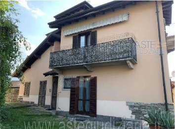 appartamento in vendita a Verbania in zona Cavandone