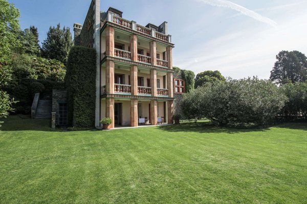 casa indipendente in vendita a Verbania in zona Suna