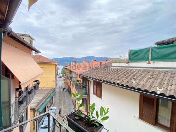 appartamento in vendita a Verbania in zona Suna