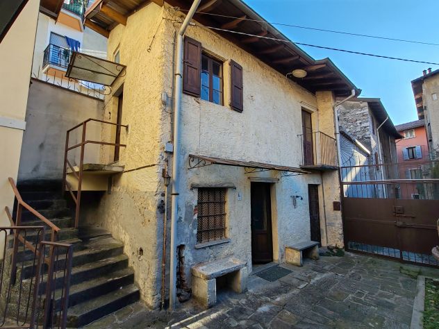 appartamento in vendita a Verbania in zona Suna