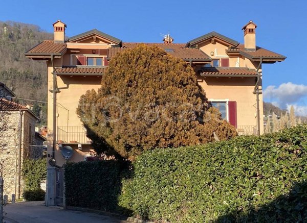appartamento in vendita a Verbania in zona Suna