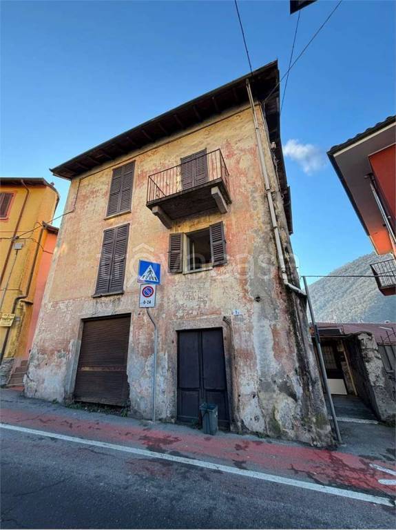 casa indipendente in vendita a Verbania in zona Trobaso