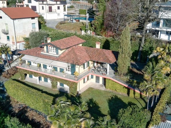 casa indipendente in vendita a Verbania in zona Suna