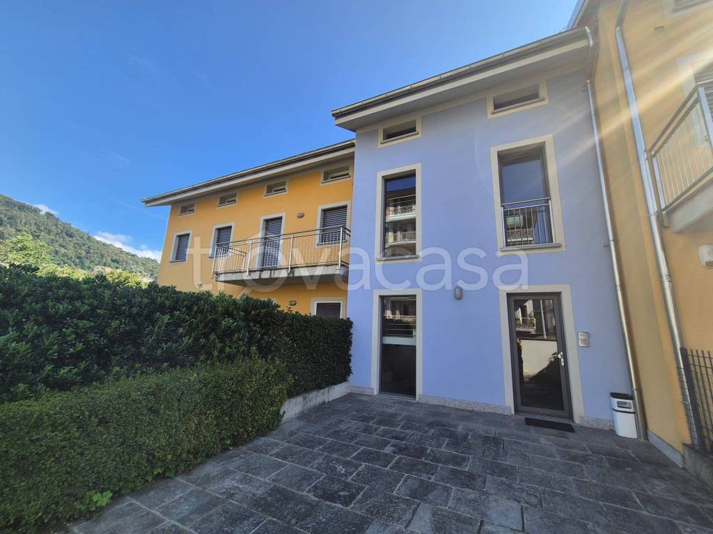 appartamento in vendita a Verbania in zona Suna