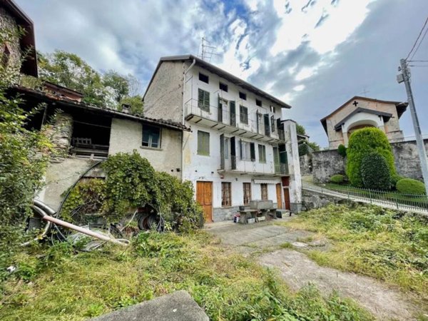 casa indipendente in vendita a Verbania in zona Possaccio