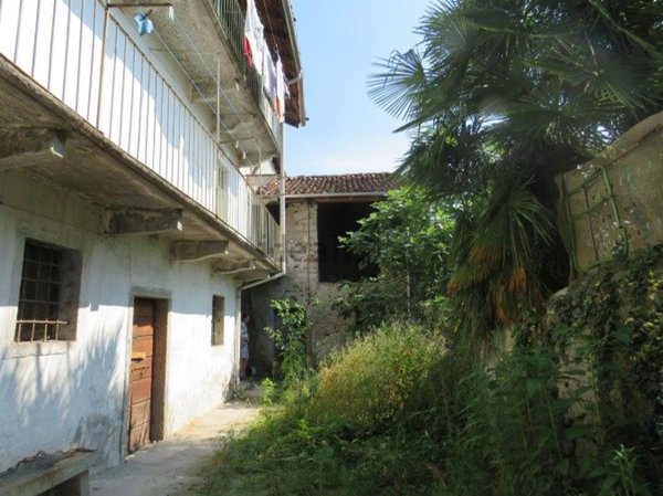 appartamento in vendita a Verbania in zona Unchio