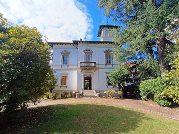 casa indipendente in vendita a Verbania in zona Pallanza