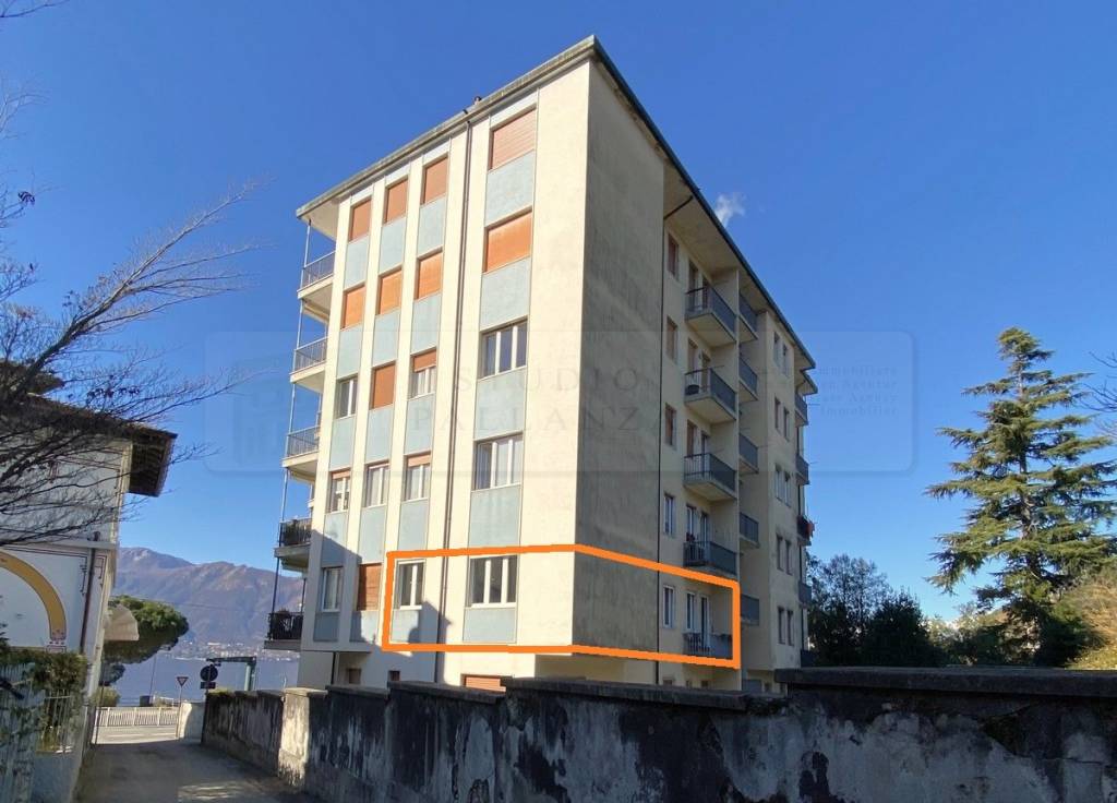 appartamento in vendita a Verbania in zona Suna
