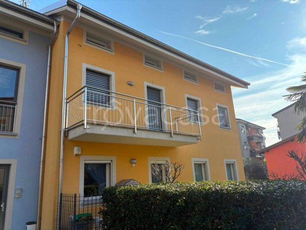 appartamento in vendita a Verbania in zona Suna