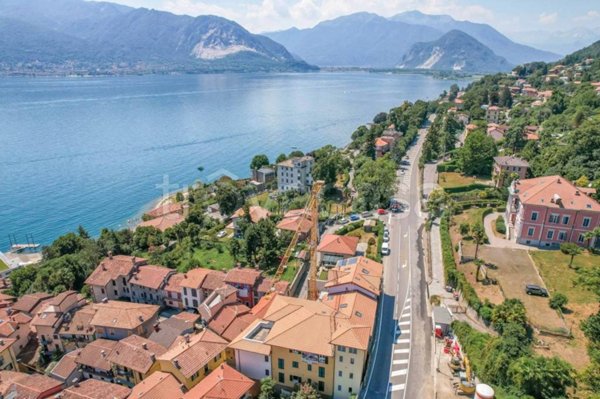 appartamento in vendita a Verbania in zona Suna