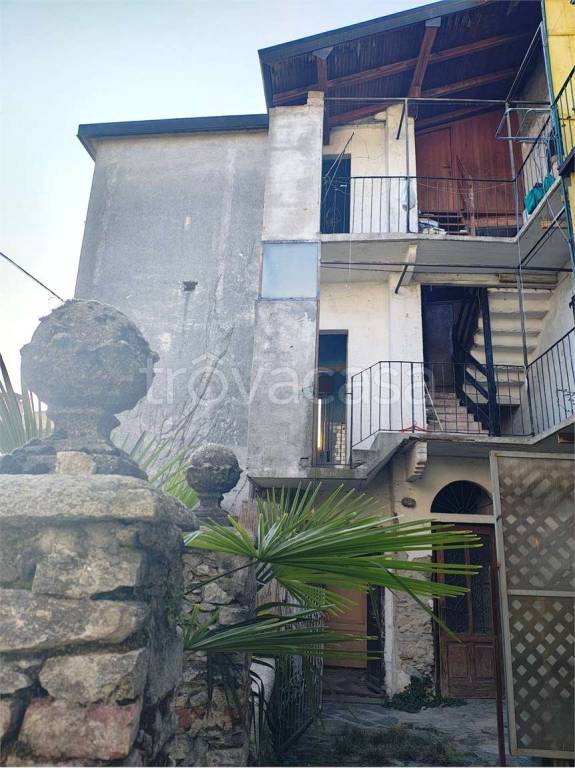 casa indipendente in vendita a Verbania in zona Intra