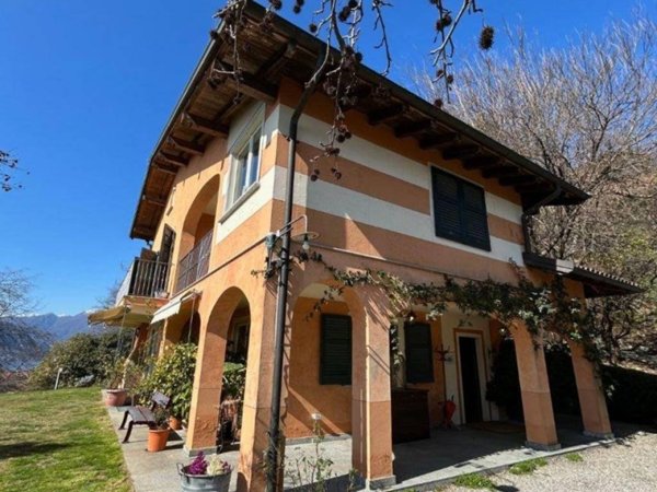intera palazzina in vendita a Verbania in zona Suna