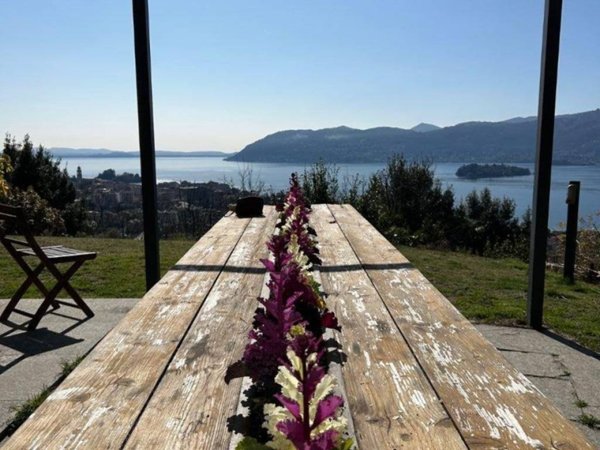 intera palazzina in vendita a Verbania in zona Suna