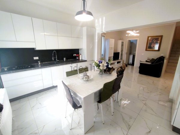casa indipendente in vendita a Verbania in zona Fondotoce