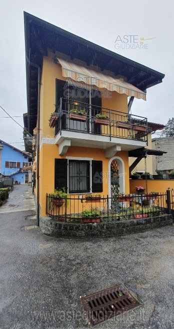 casa indipendente in vendita a Verbania in zona Fondotoce