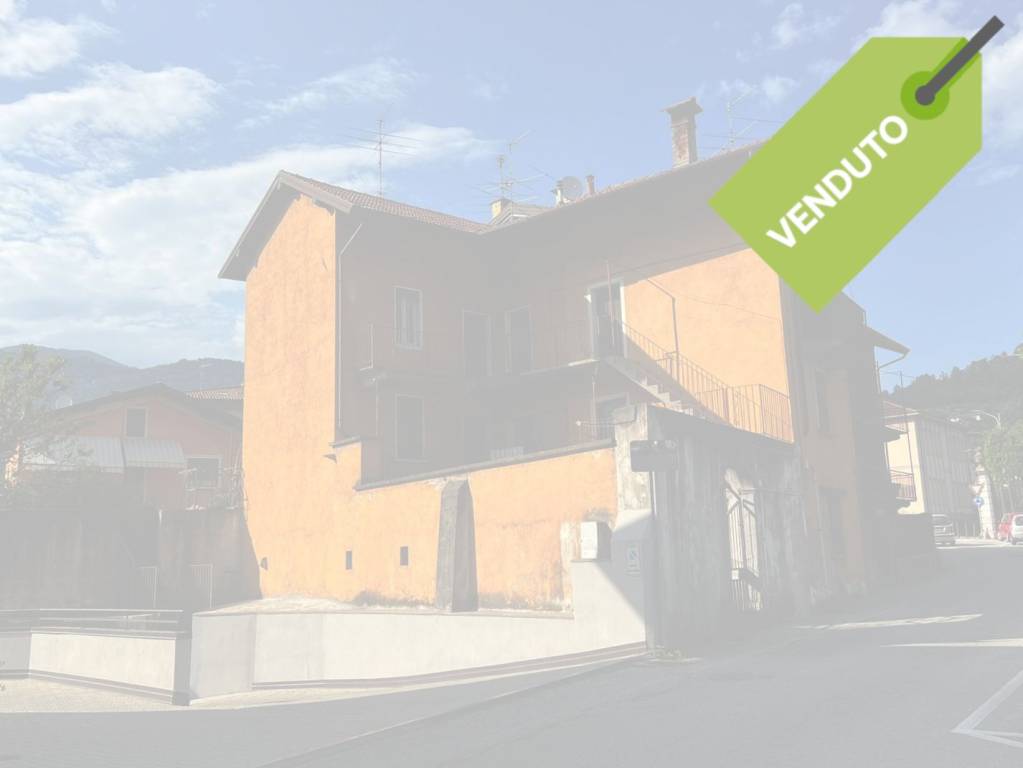 appartamento in vendita a Verbania in zona Trobaso