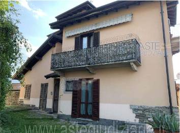 appartamento in vendita a Verbania in zona Cavandone